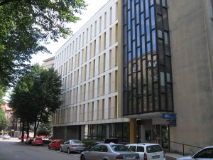 Budynek N, wejście od Koszarowej Budynek N, wejście od Koszarowej